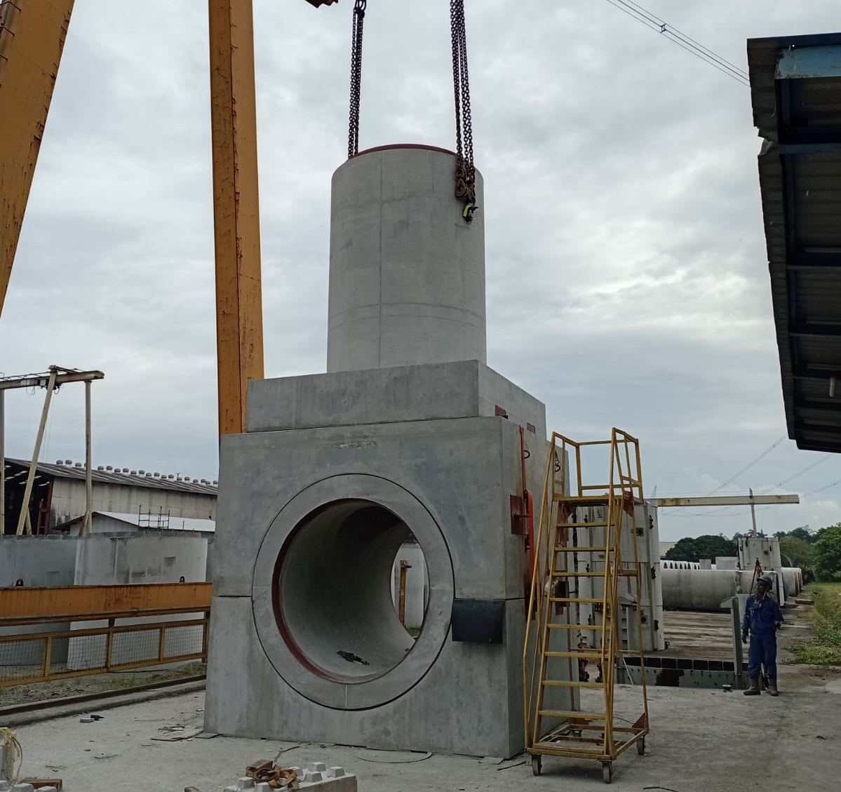 Precast concrete manhole, crane lift, Bonna Indonesia